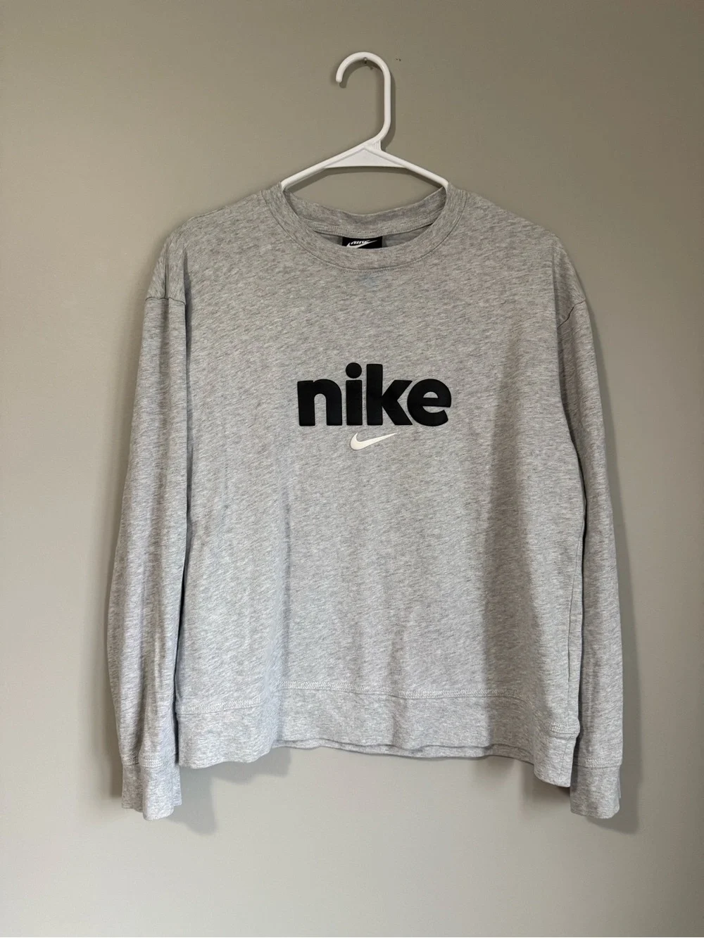 Nike Light Gray Crewneck Sweatshirt Size M